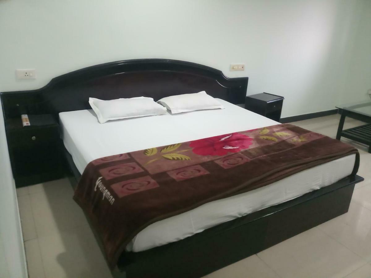 Hotel Vindhwashni Haldwāni Екстериор снимка